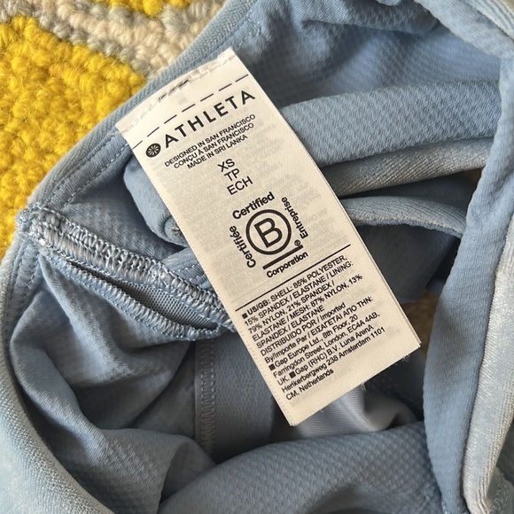 Athleta Velvet Cut Out Crop. Sz. XS - Picture 4 of 5